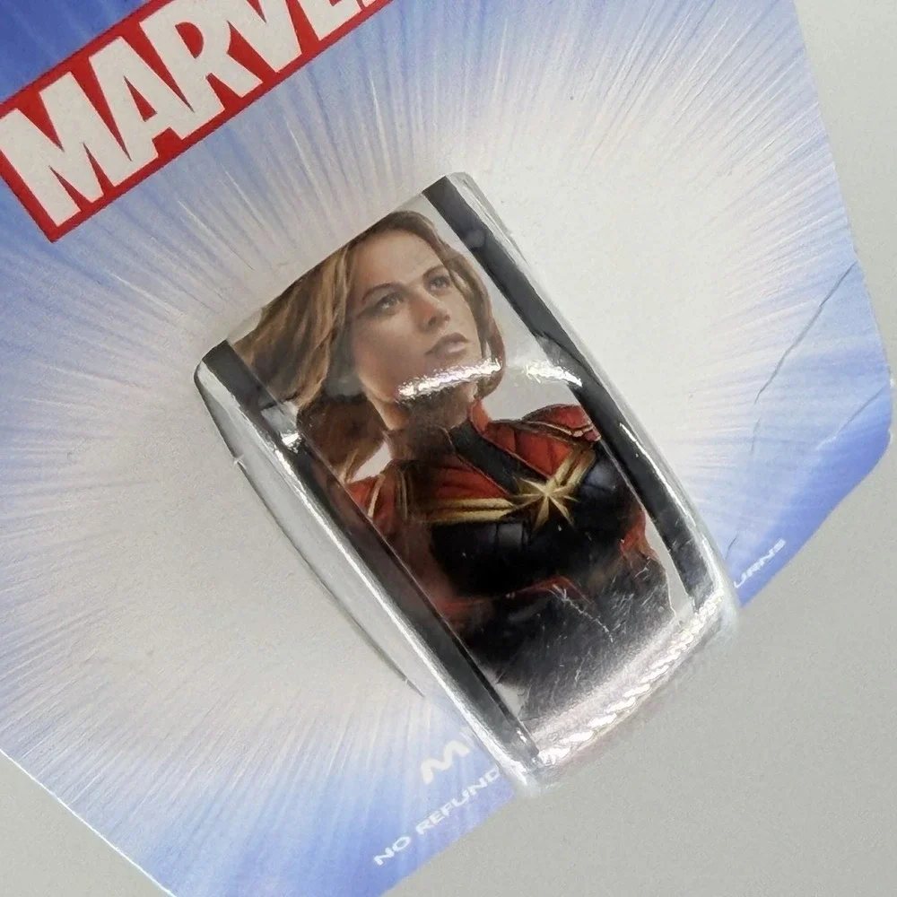 Disney Parks Marvel Captain Marvel MagicBand 2 New Sealed Avengers RFID